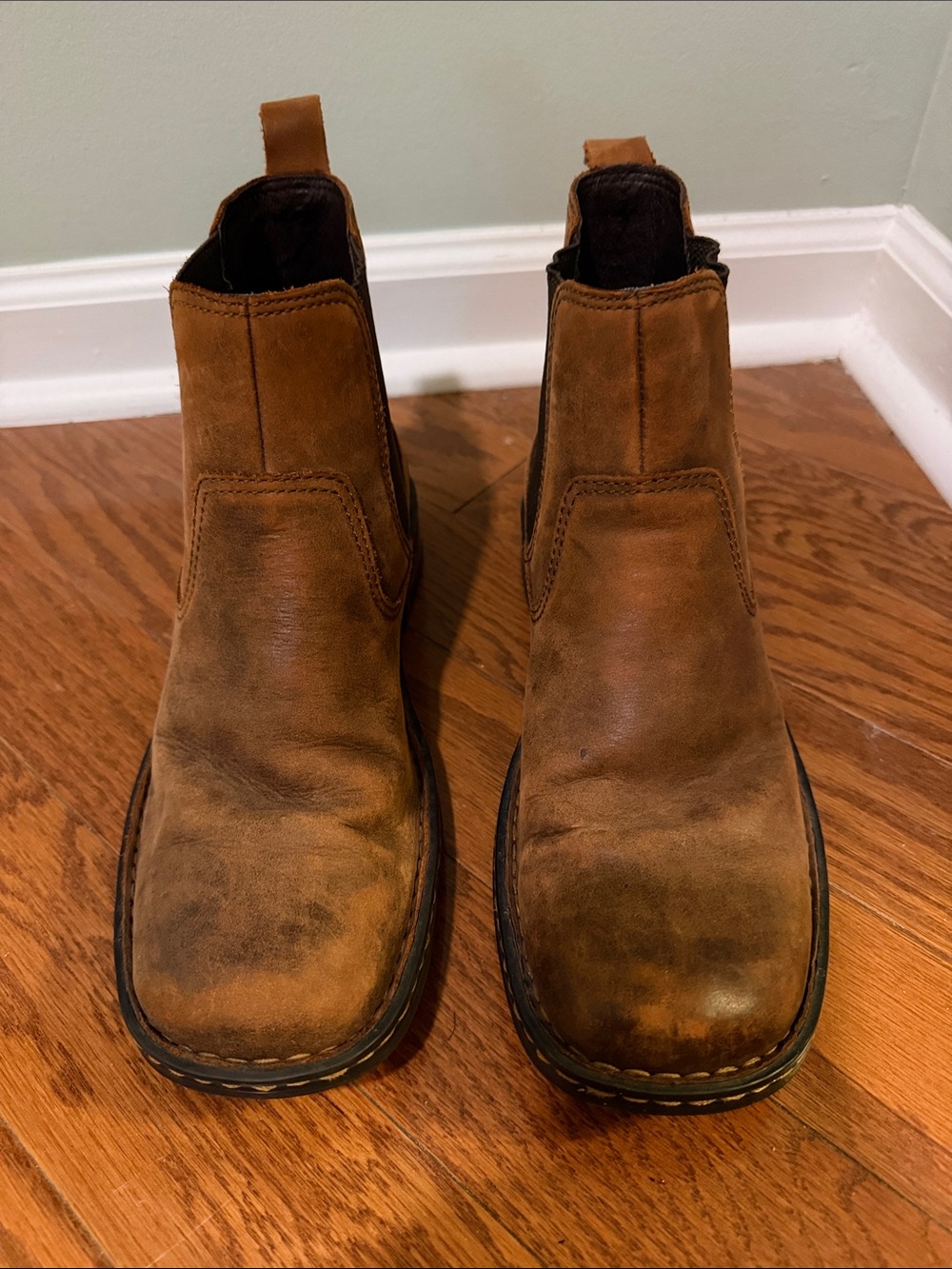 Born Men’s Tan Brown Suede Chukka Boots